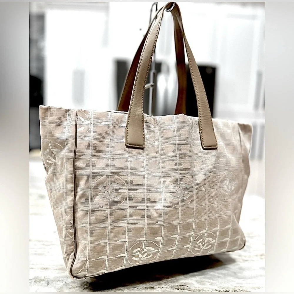 Chanel Authentic Signature CC Nylon with Leather Trim Tote EUC